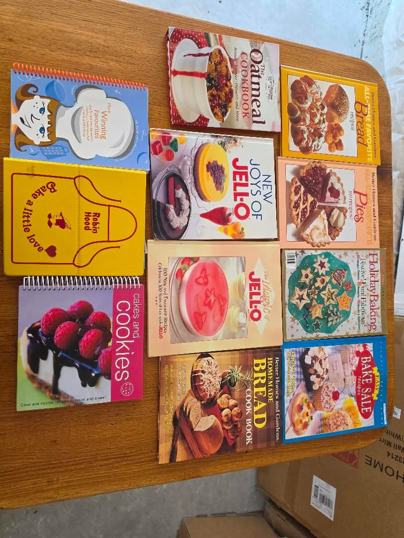 Lot of 9 Better Homes and Gardens Cookbooks