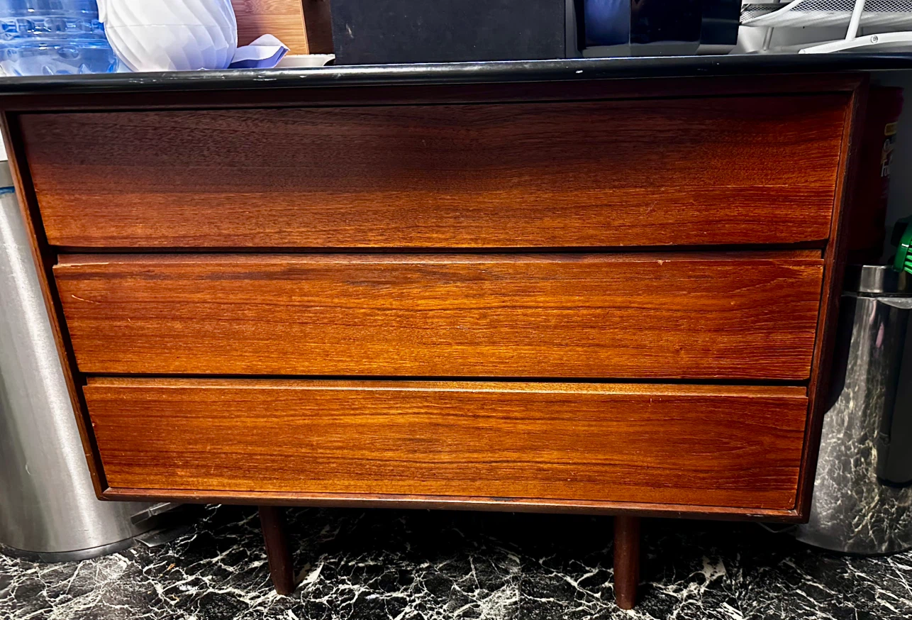 MCM Vintage Teak Dresser with 3 Drawers 🍁 - photo 4