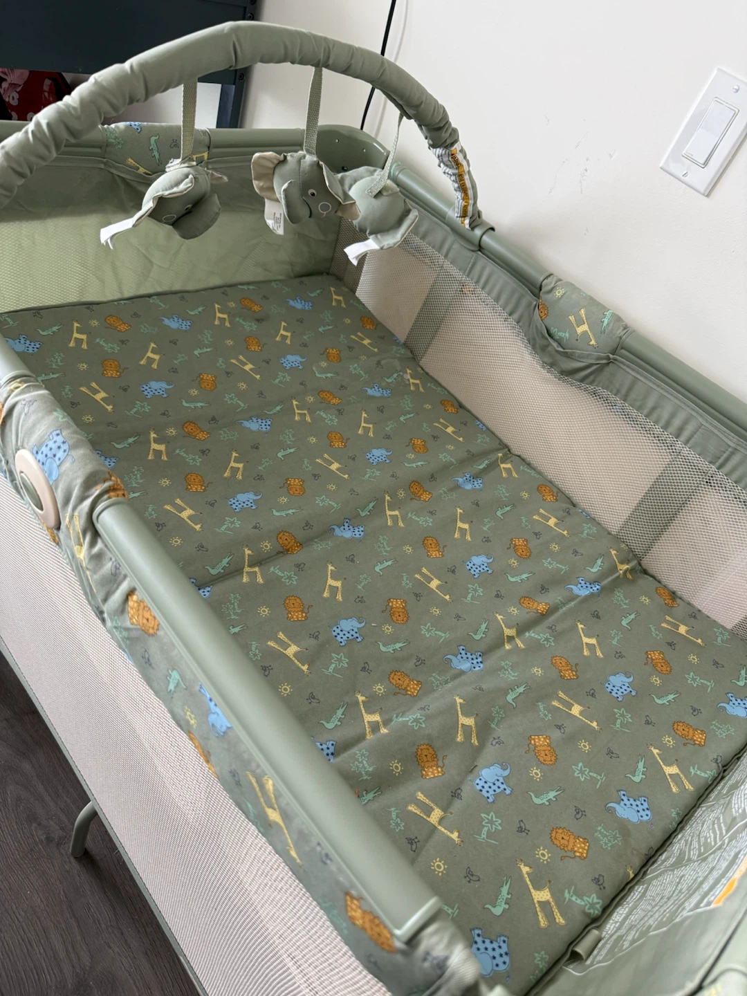 Graco Pack 'n Play Portable Playard - photo 2