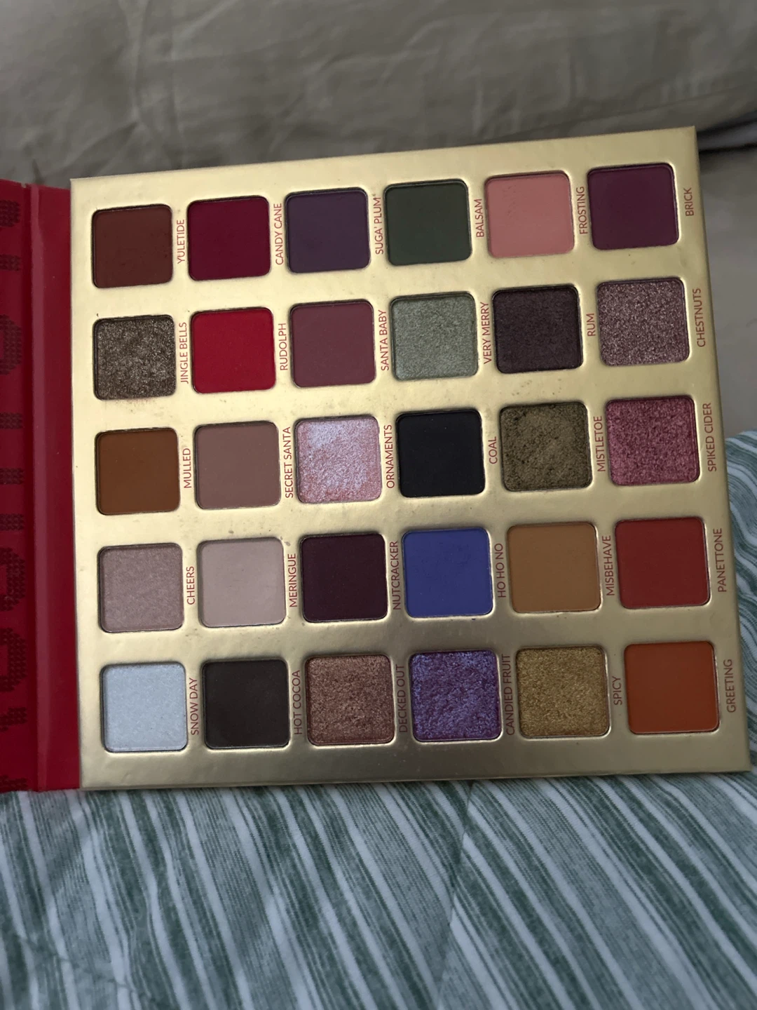 BH Cosmetics Ho Ho Holidays Naughty 30 Color Shadow Palette - photo 4