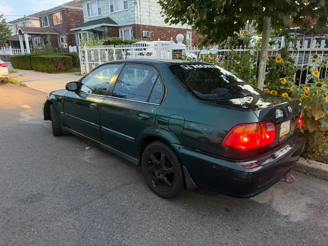 Green Honda Civic Sedan - photo 2