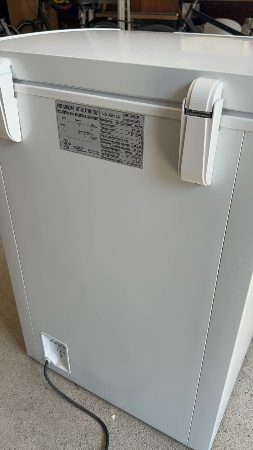 Insignia Chest Freezer - photo 2