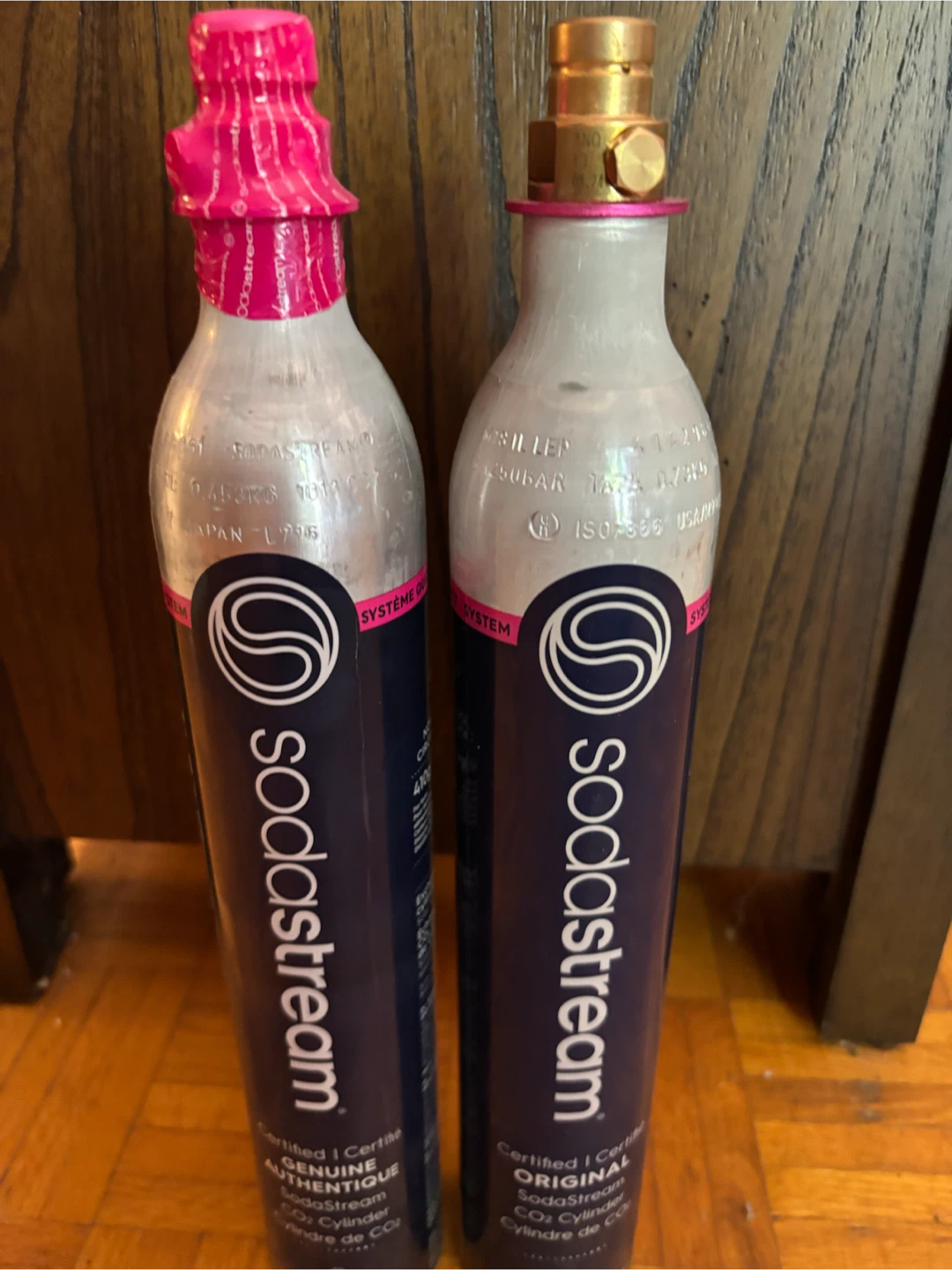 SodaStream Sparkling Water Maker with CO2 Cylinders - photo 2
