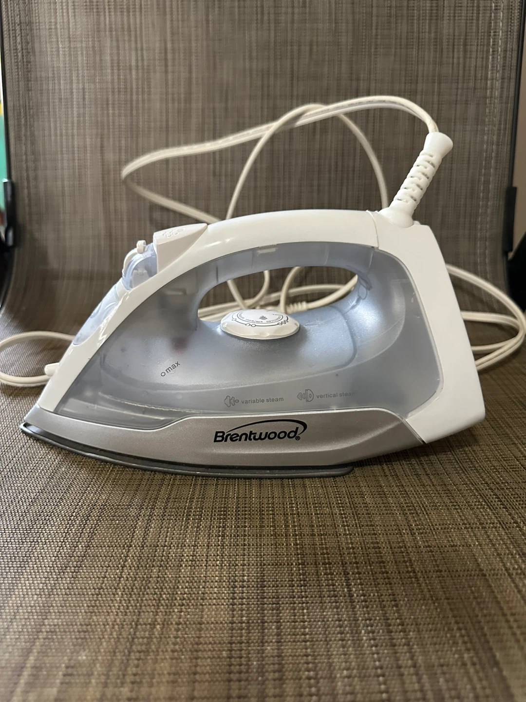Brentwood Steam Iron