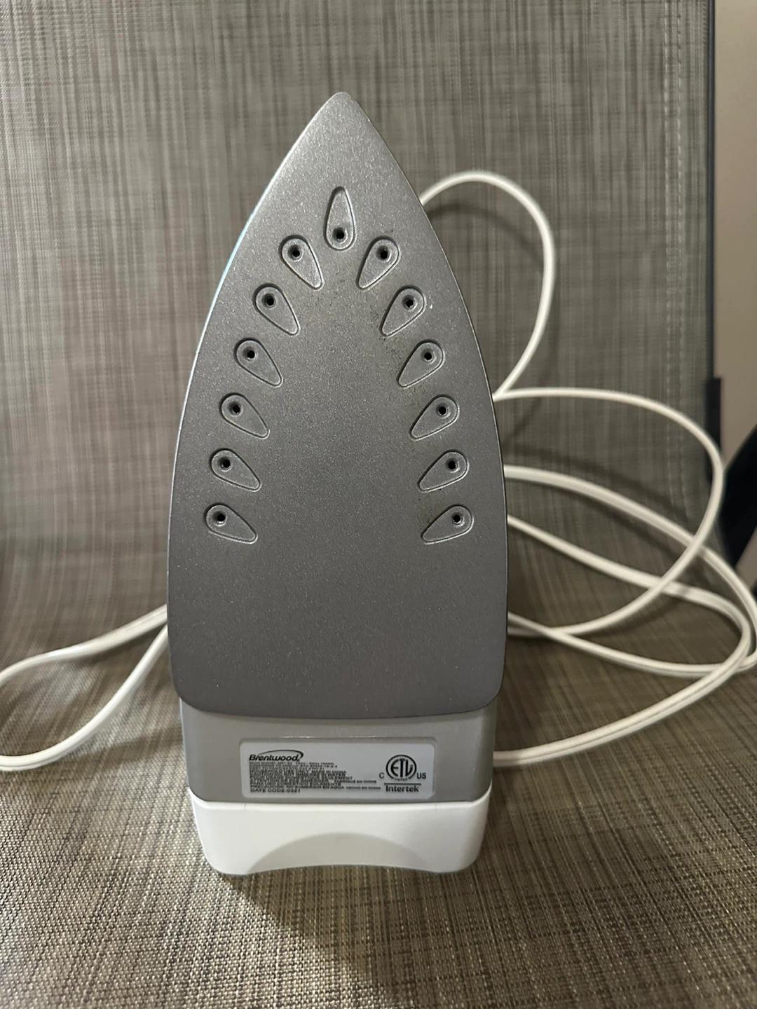 Brentwood Steam Iron - photo 2