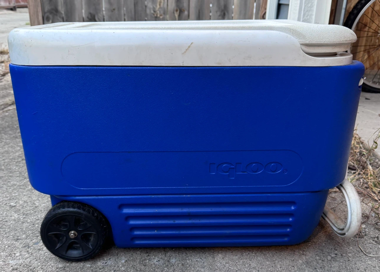 Igloo Rolling Cooler