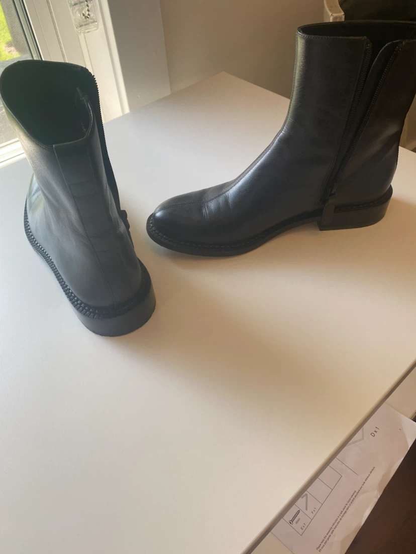 Vince. Black Leather Ankle Boots - photo 2
