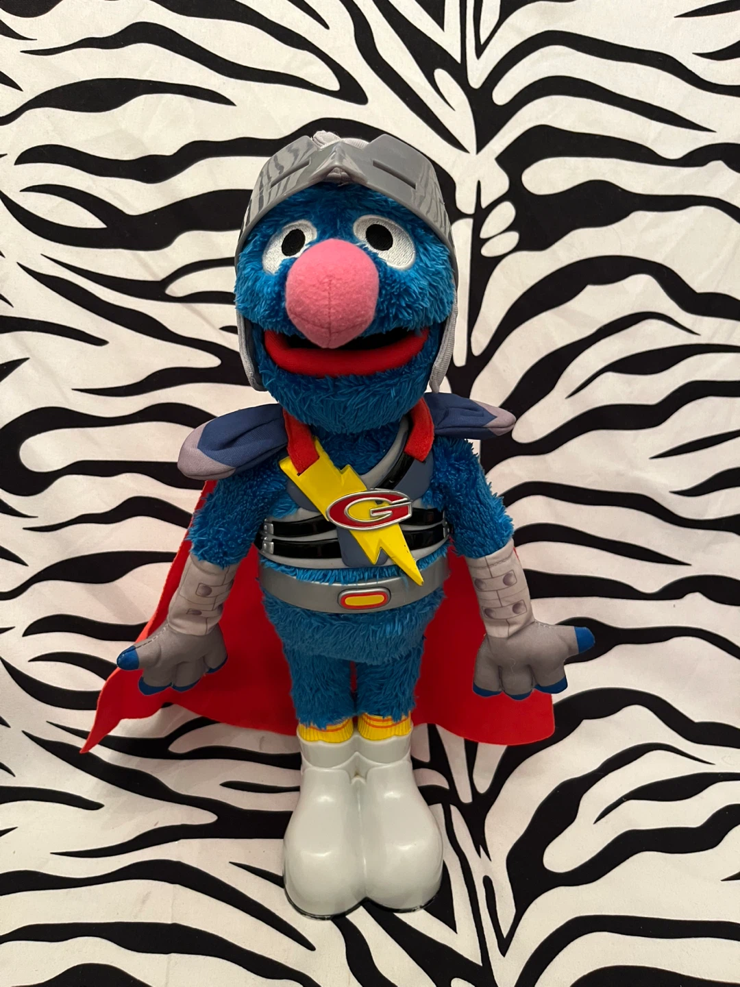 ♥️ Interactive Sesame Street Flying Super Grover 2.0 plush toy - photo 2