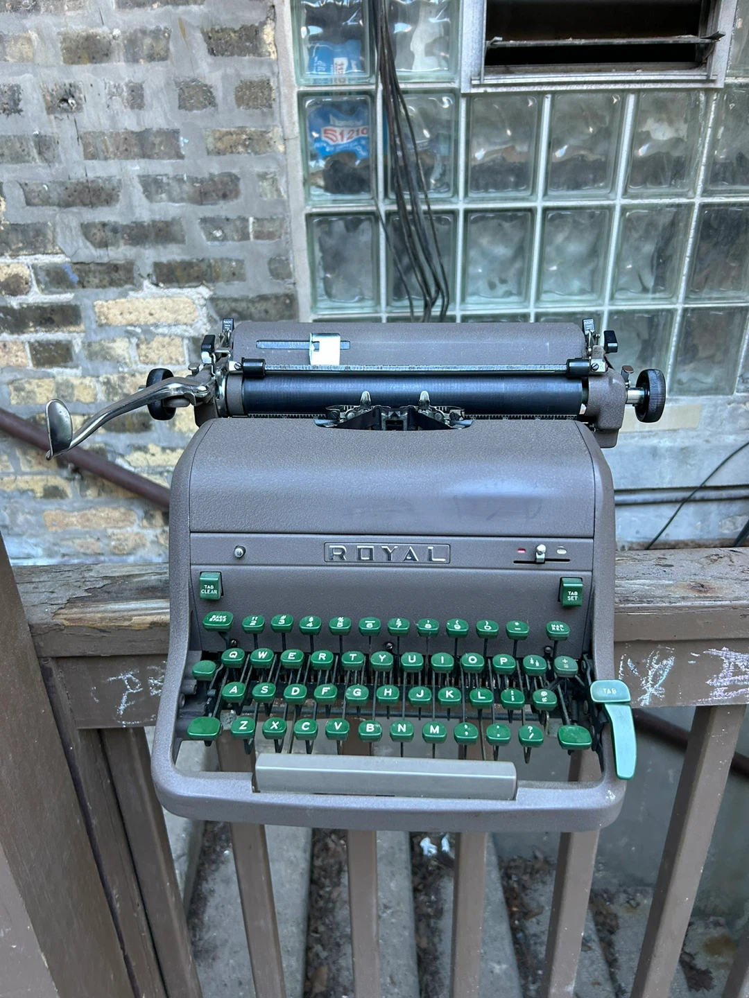 Royal Typewriter green keys - photo 2