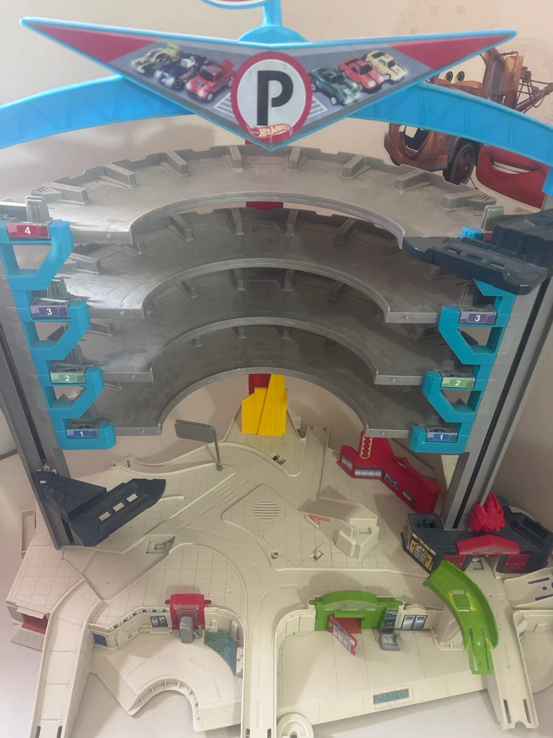 Hot Wheels Super Ultimate Garage Playset - photo 4