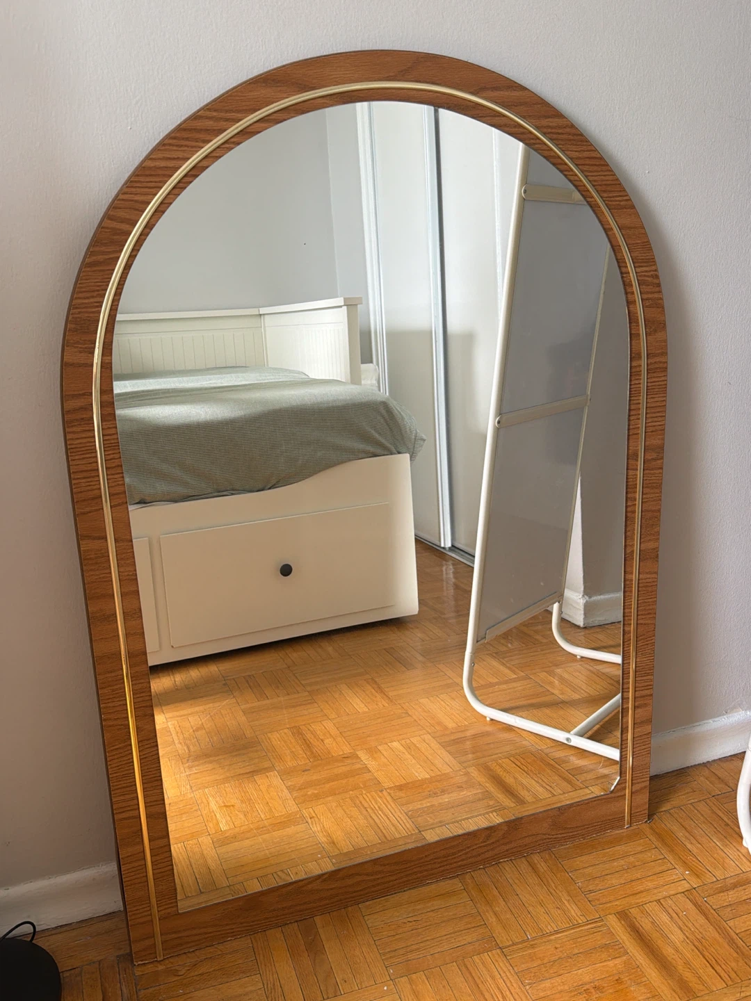 Arched Mirror with Wood-veneer Frame