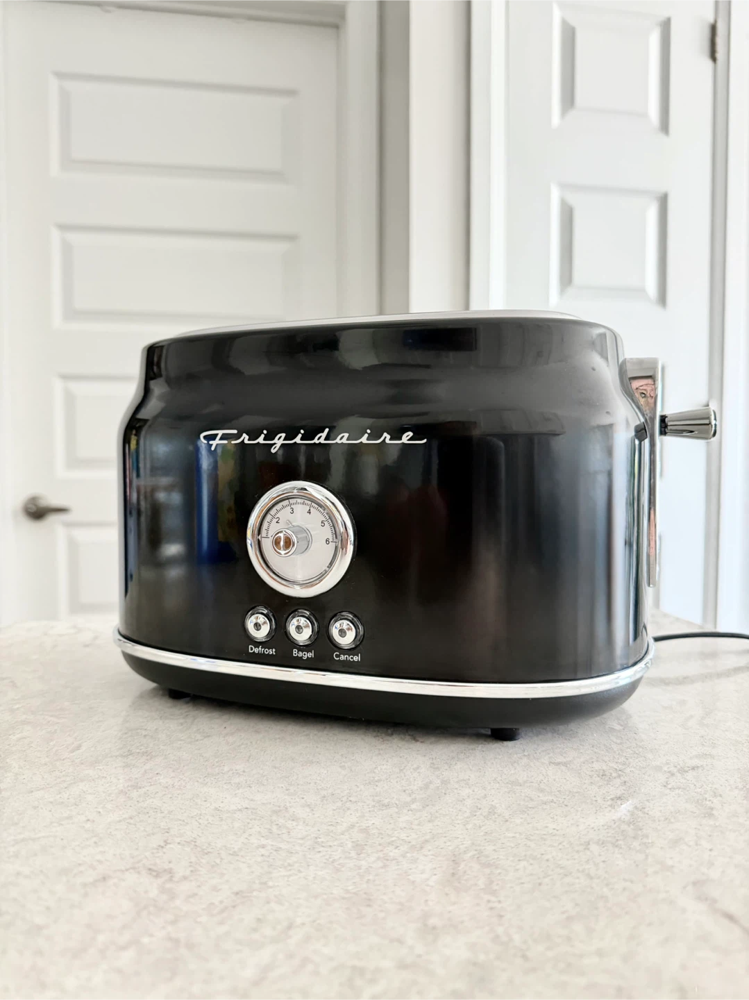 Frigidaire Retro 2-Slice Toaster
