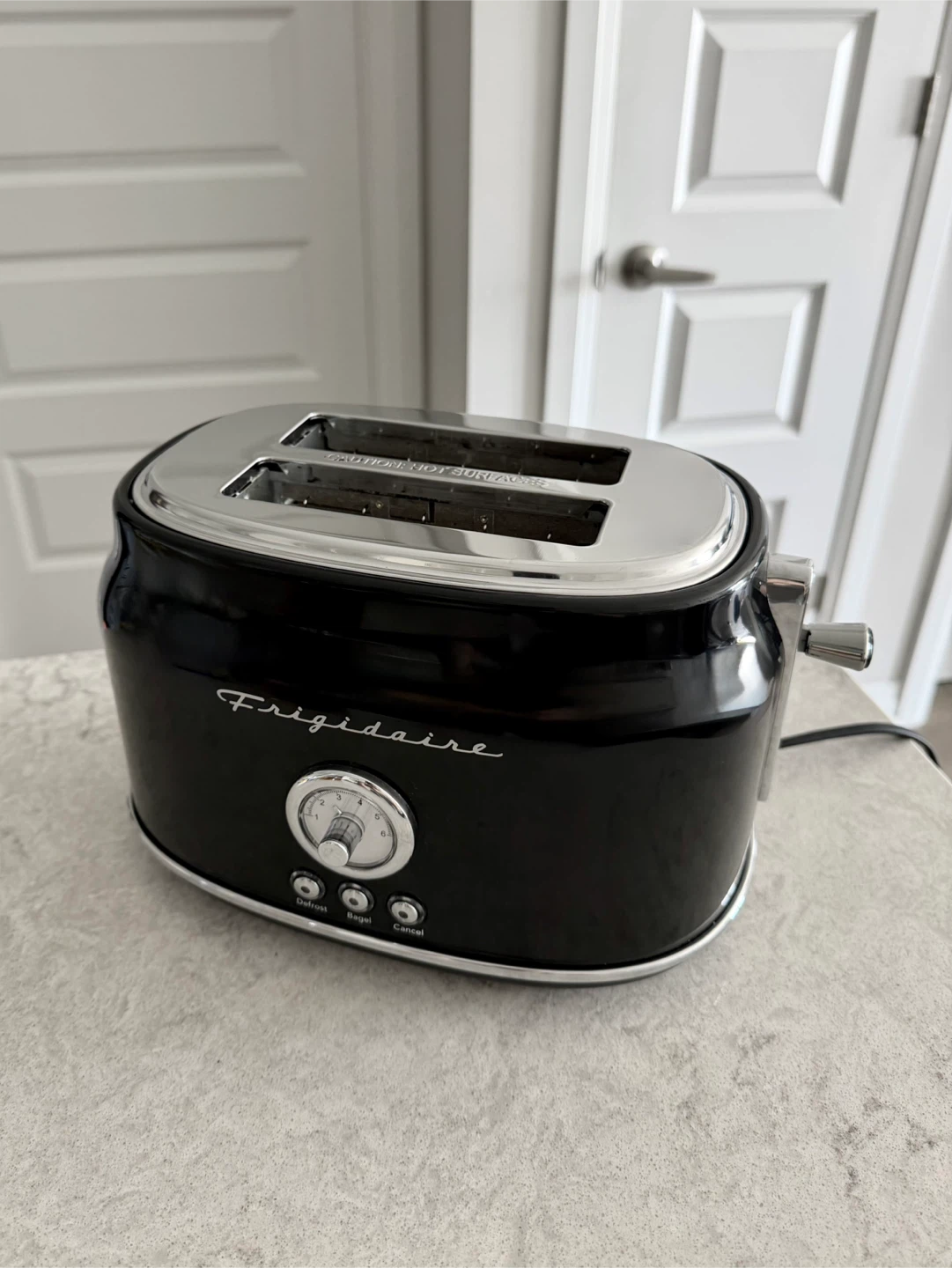 Frigidaire Retro 2-Slice Toaster - photo 2