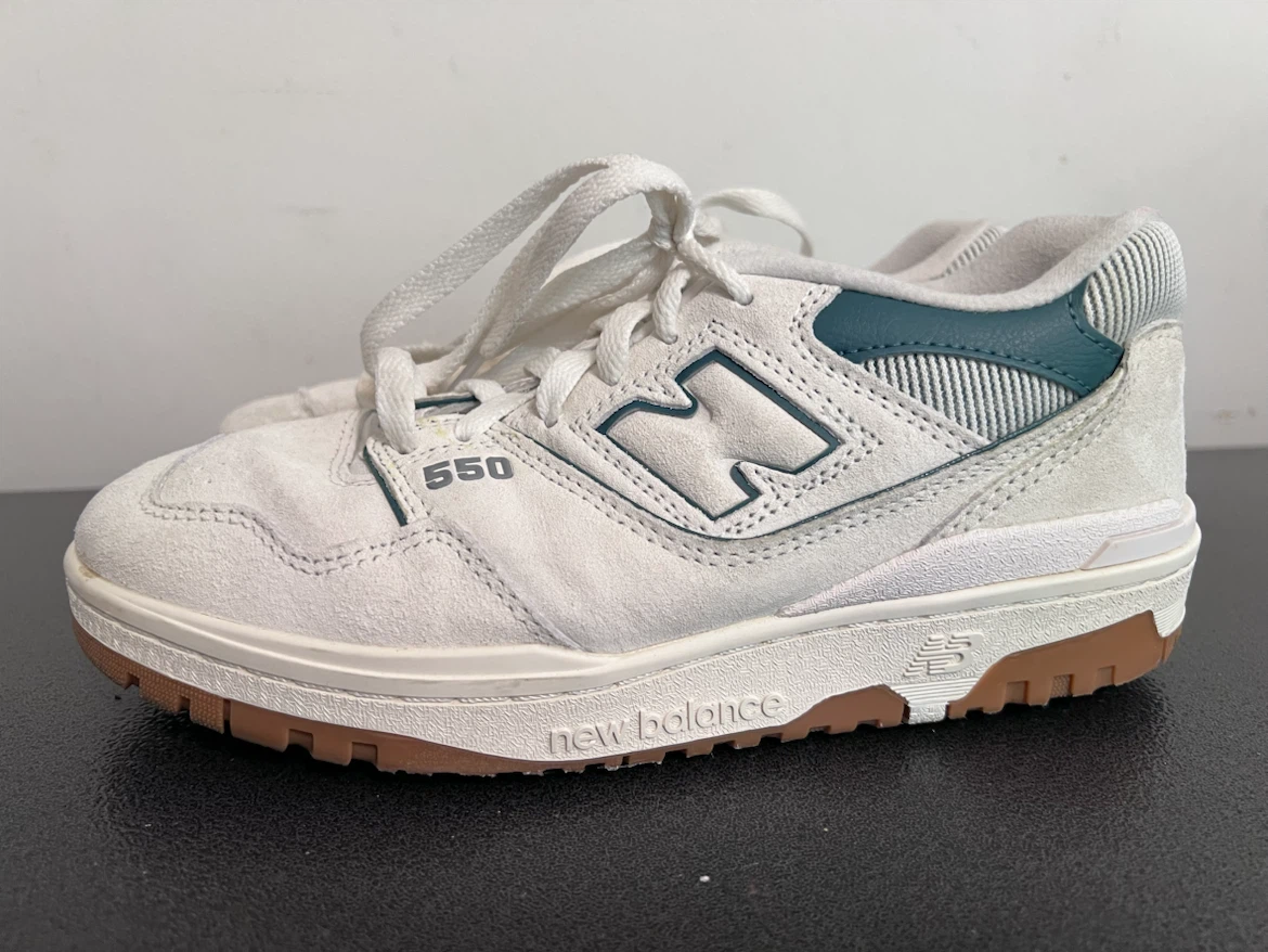 New Balance 550 Women’s Size 8 – White/Teal