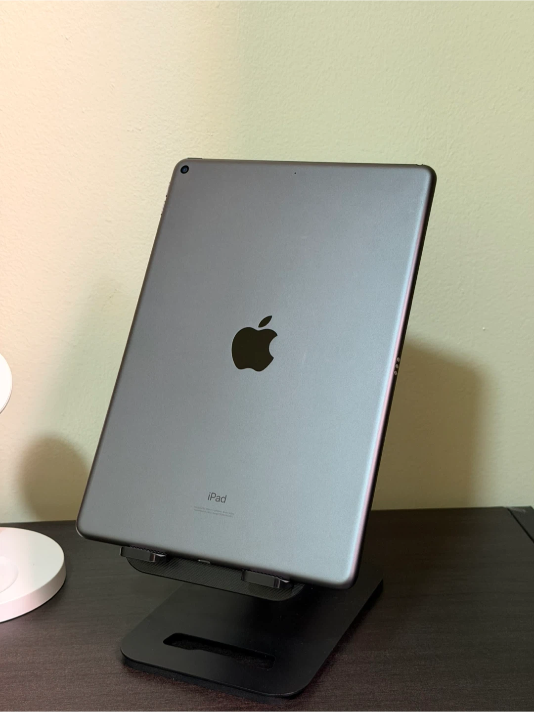 iPad Air 3rd Gen 10.5” (64GB)Wi-Fi – Excellent Condition - photo 3