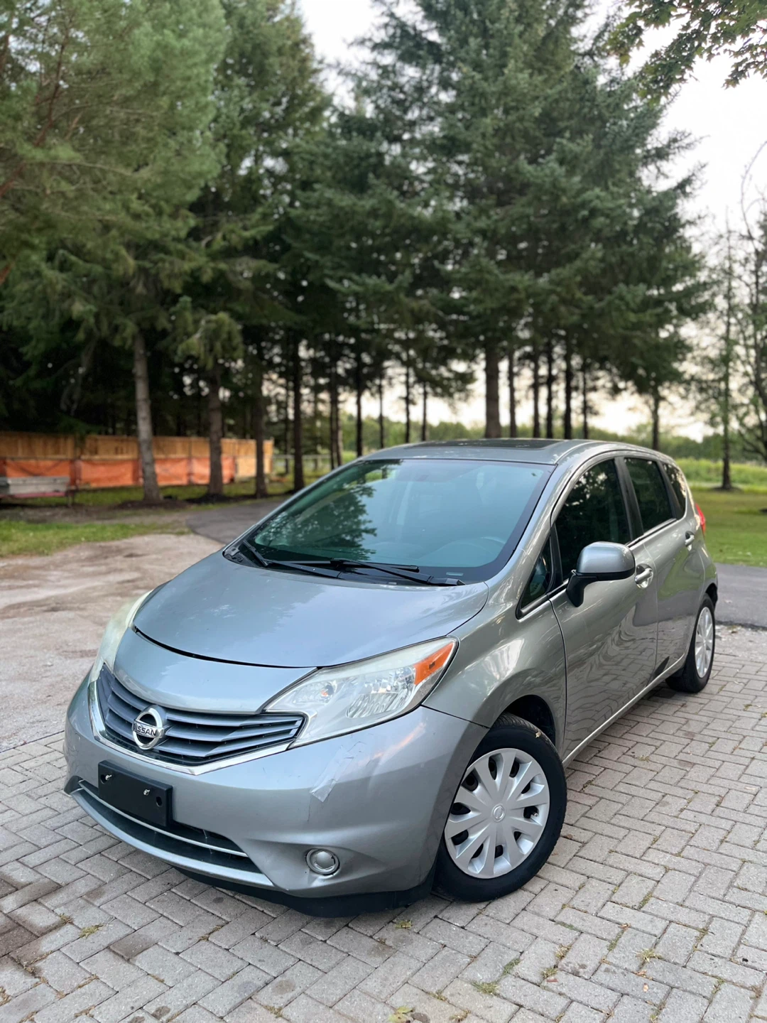 2014 Nissan Versa SV Hatchback