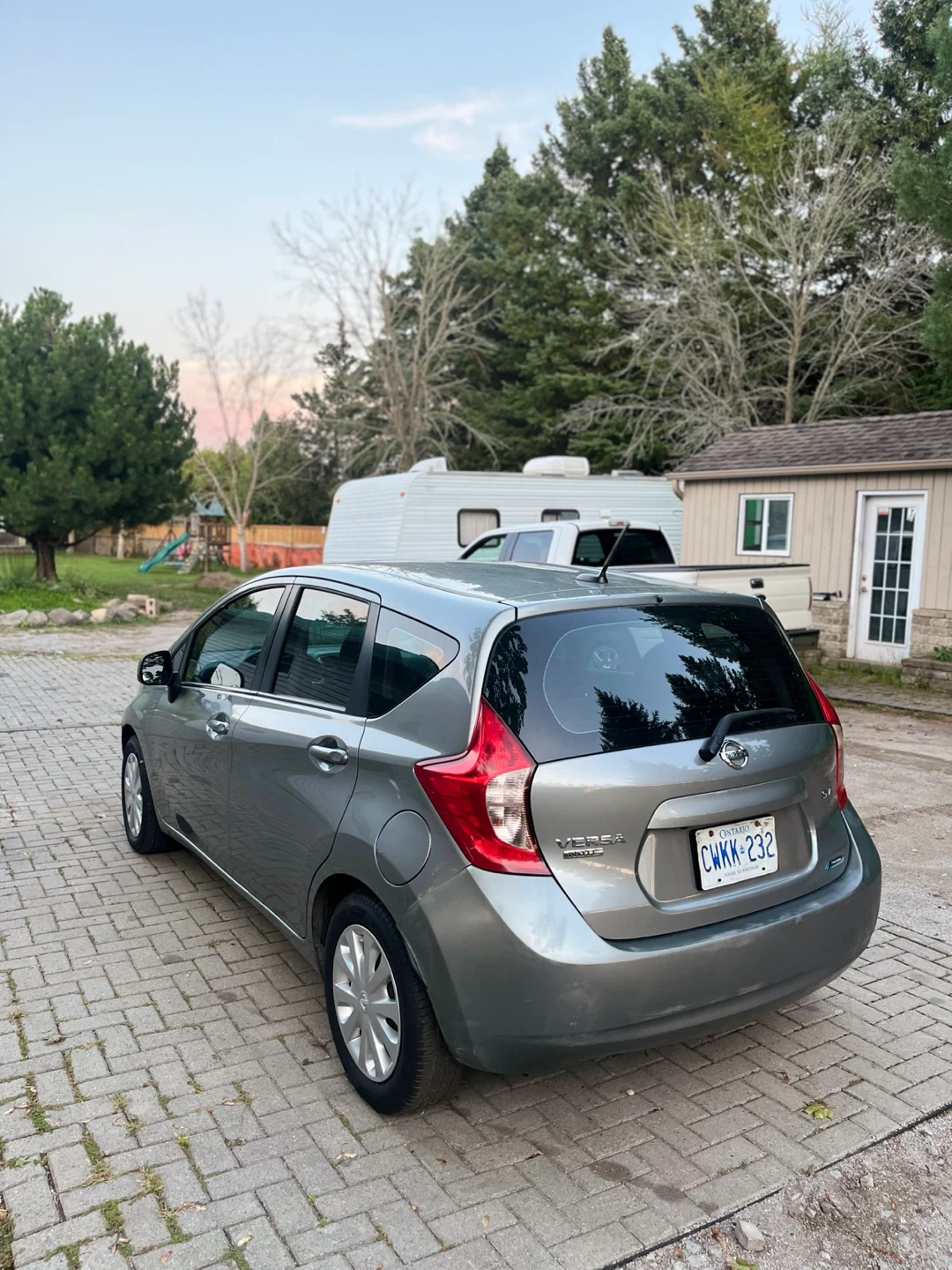 2014 Nissan Versa SV Hatchback - photo 3