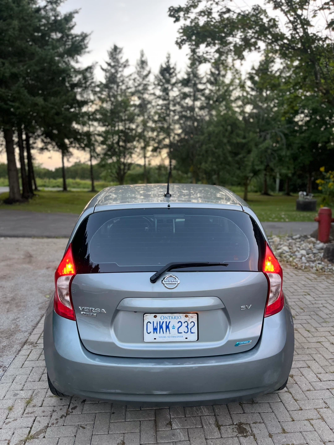 2014 Nissan Versa SV Hatchback - photo 4