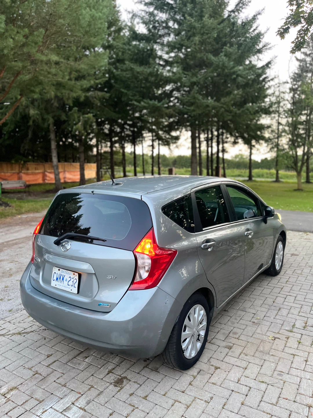 2014 Nissan Versa SV Hatchback - photo 5