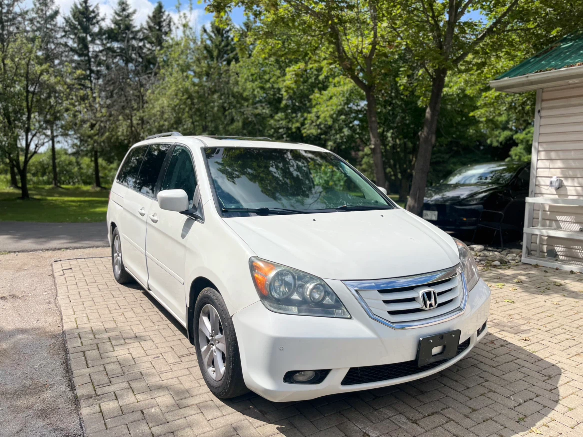2010 White Honda Odyssey Touring Minivan - photo 3