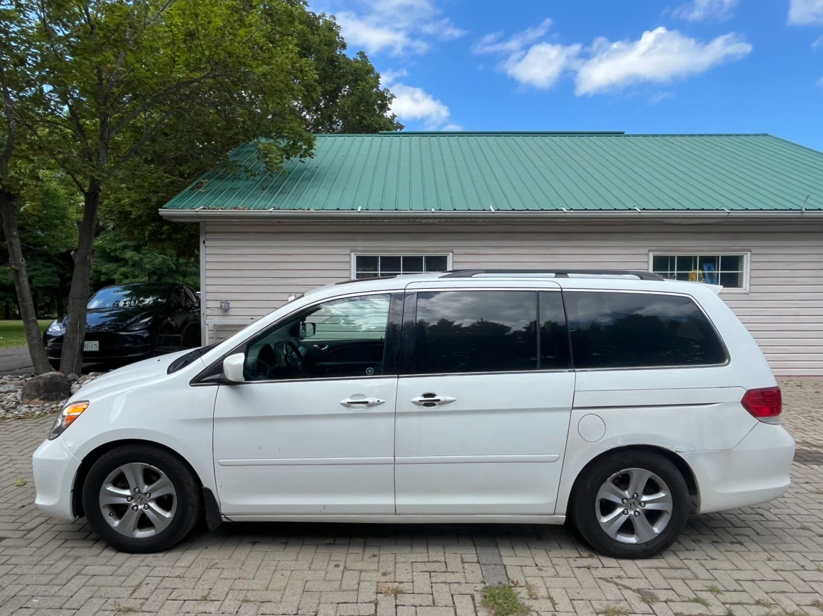 2010 White Honda Odyssey Touring Minivan - photo 5