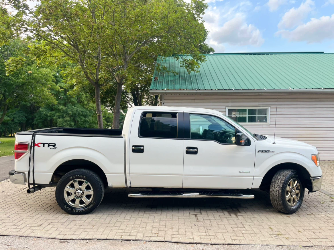 White Ford F-150 XTR SuperCrew 4x4 - photo 4