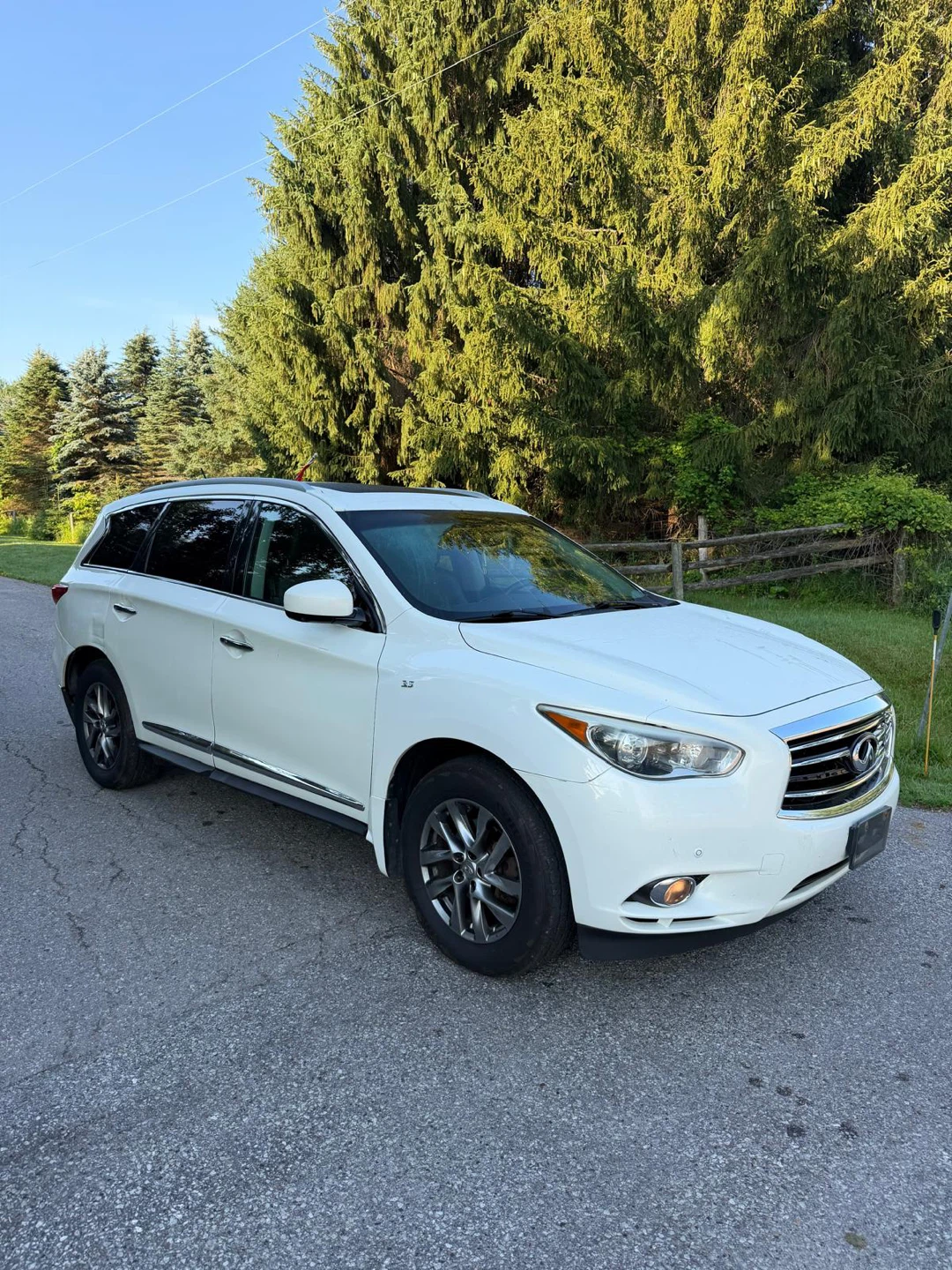 2014 White Infiniti QX60 SUV