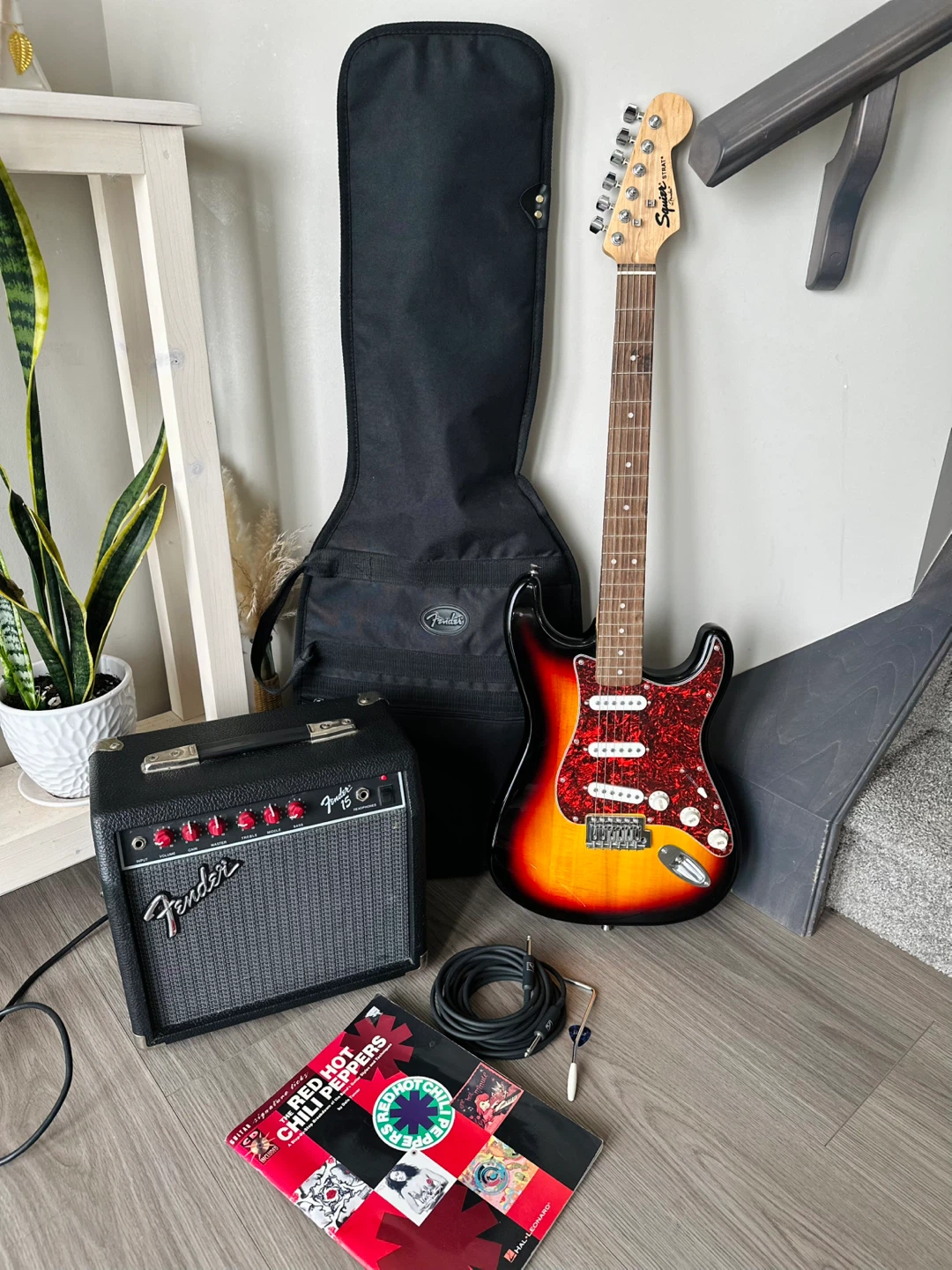 Excellent Like new Electric Guitar with amp, gig bag