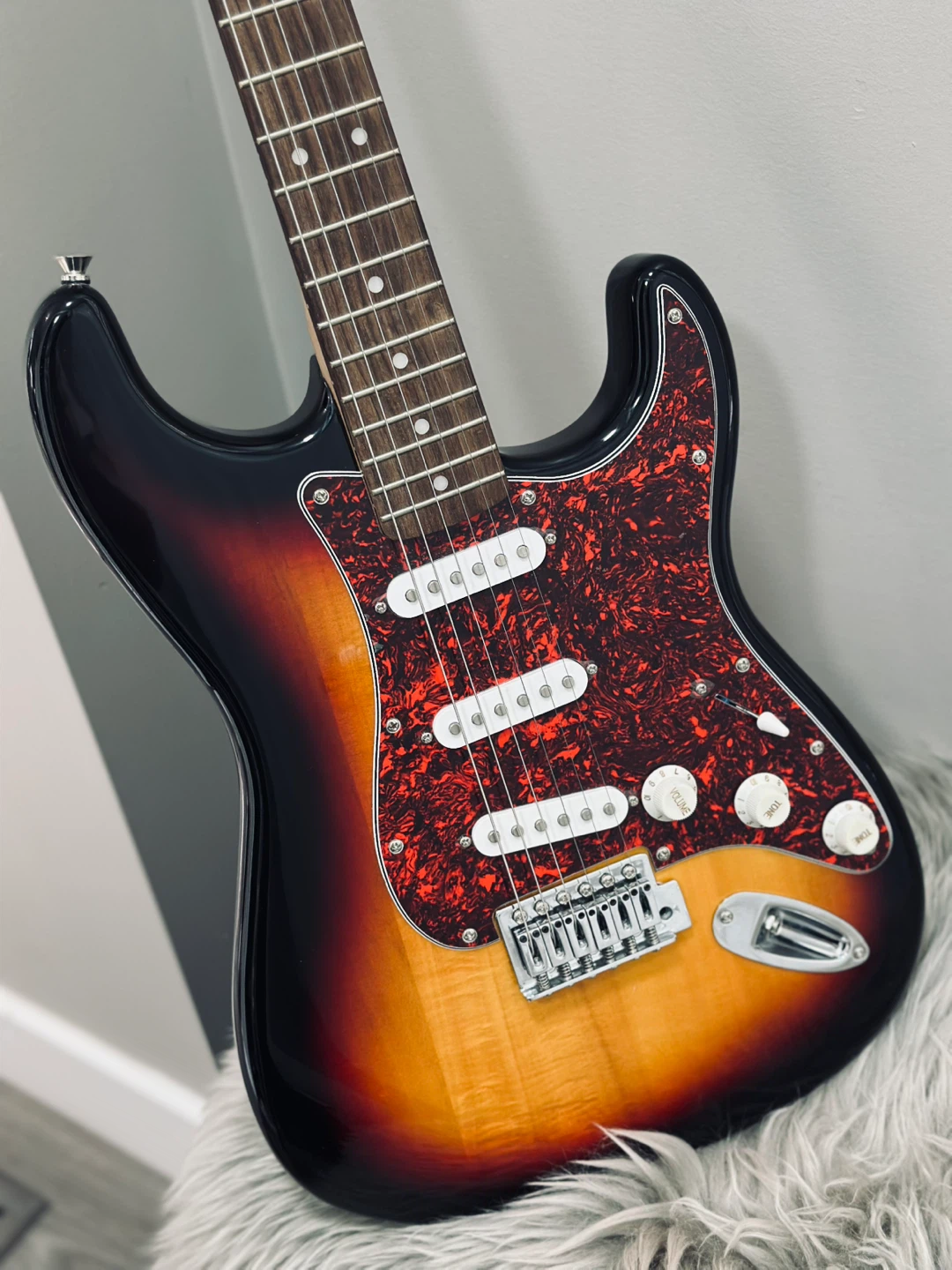 Excellent Like new Electric Guitar with amp, gig bag - photo 2