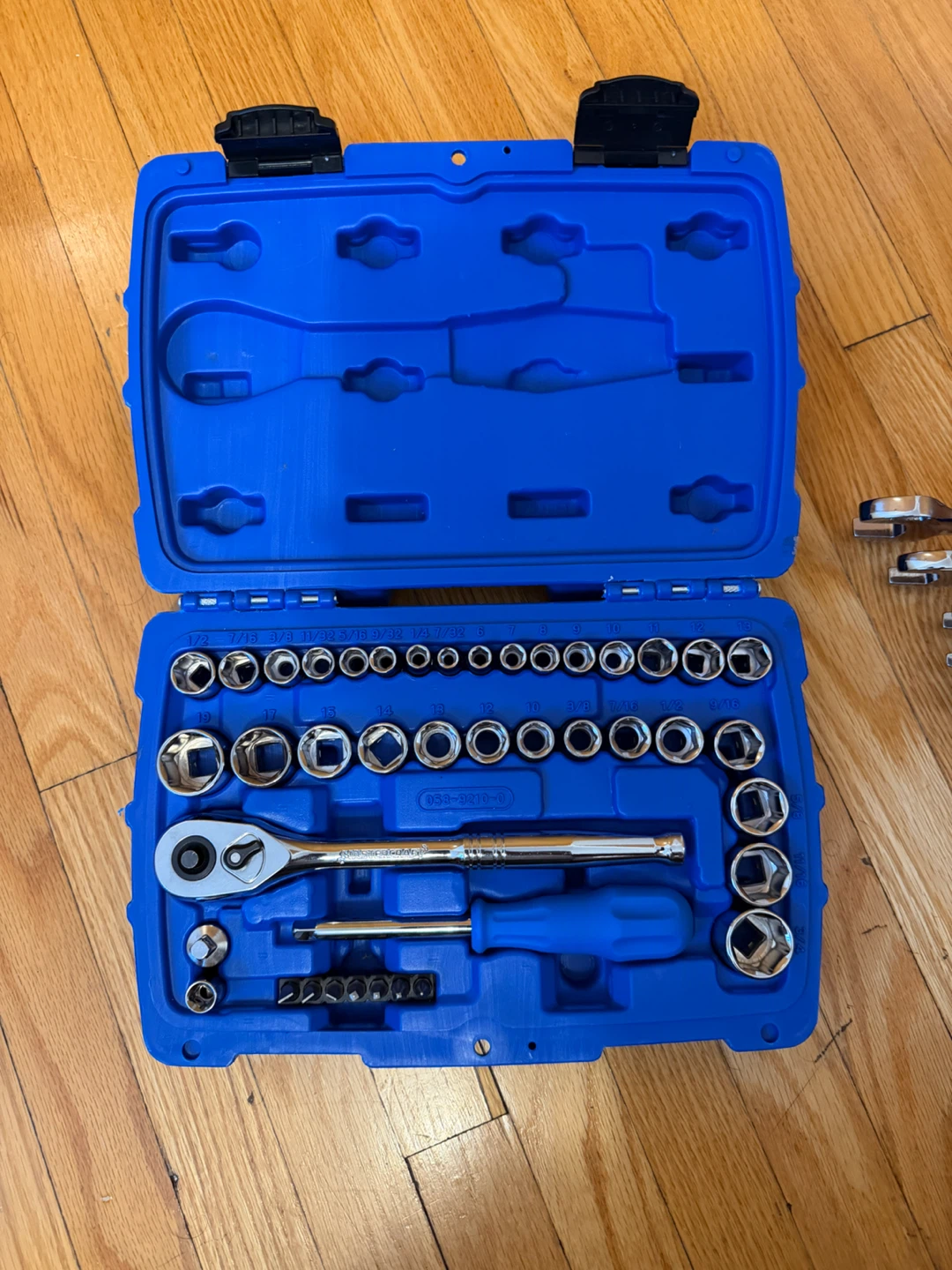 Mastercraft Wrench Set and 41 pieces Socket Set - photo 2