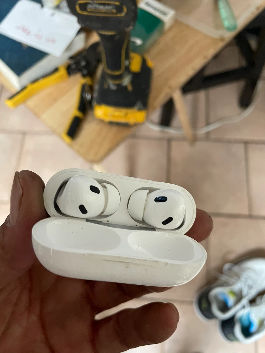 Apple AirPods Pro (1st Gen) - photo 2