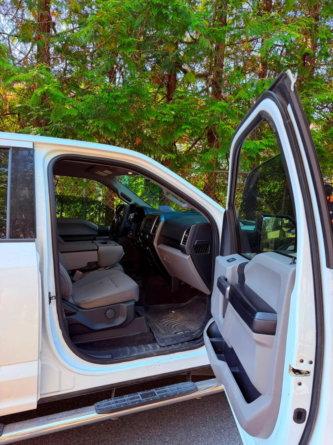 White Ford F-150 Pickup Truck - photo 3