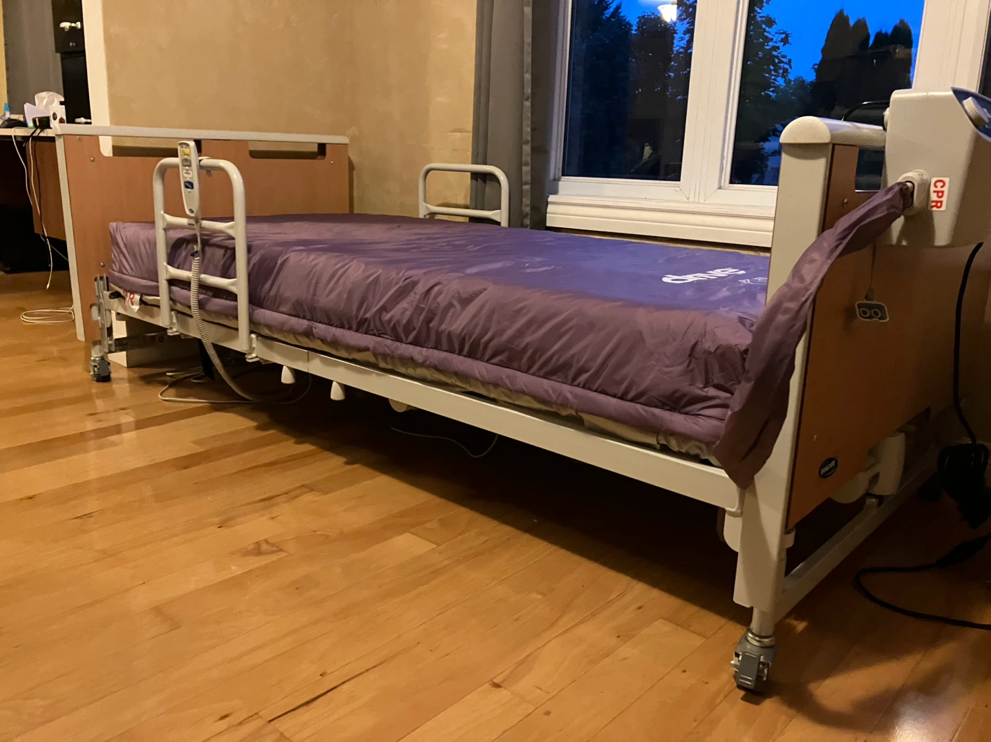 Free Delivery!- Alternating Air Mattress + Hospital Bed - photo 2