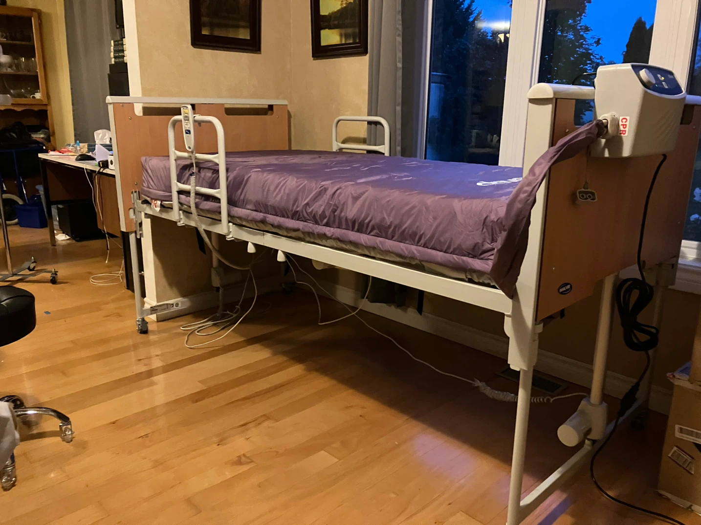 Free Delivery!- Alternating Air Mattress + Hospital Bed - photo 3