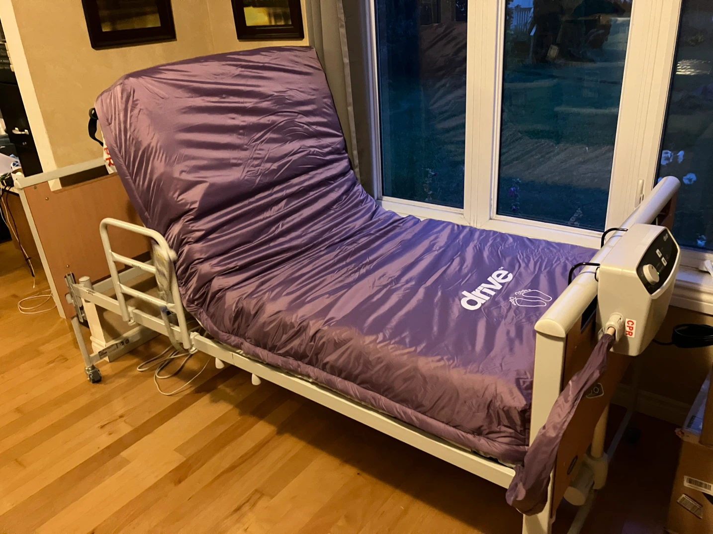 Free Delivery!- Alternating Air Mattress + Hospital Bed - photo 4