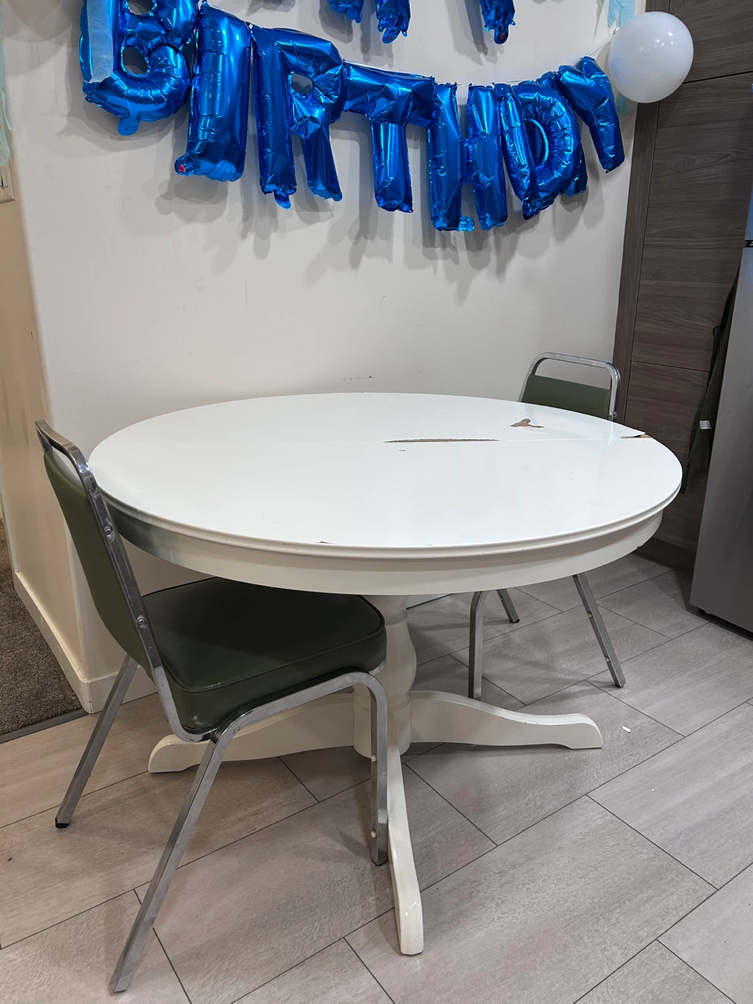 White Round Pedestal Dining Table with 2 Chairs