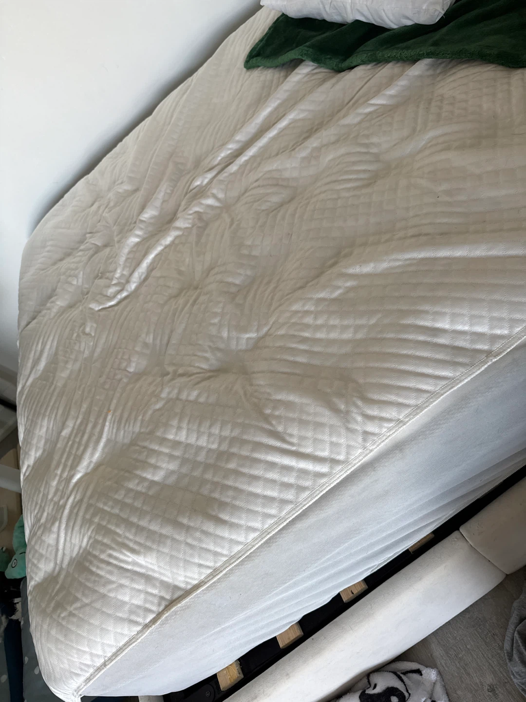 Double bed w/ mattress protector  moving sale!!