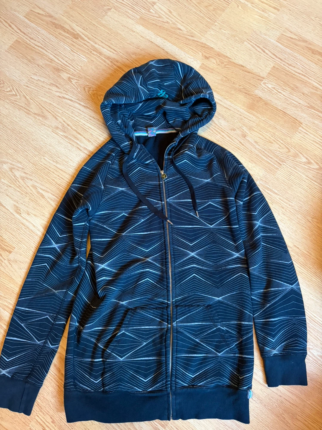 Aritzia TNA Black& White Graphic Geometric Zip-Up Hoodie