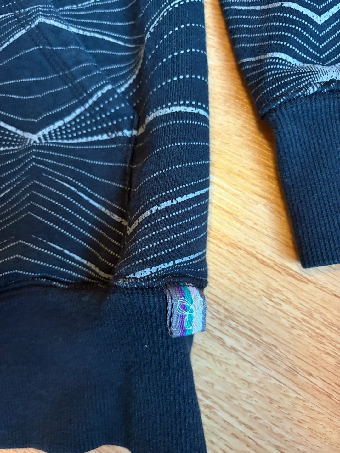 Aritzia TNA Black& White Graphic Geometric Zip-Up Hoodie - photo 2