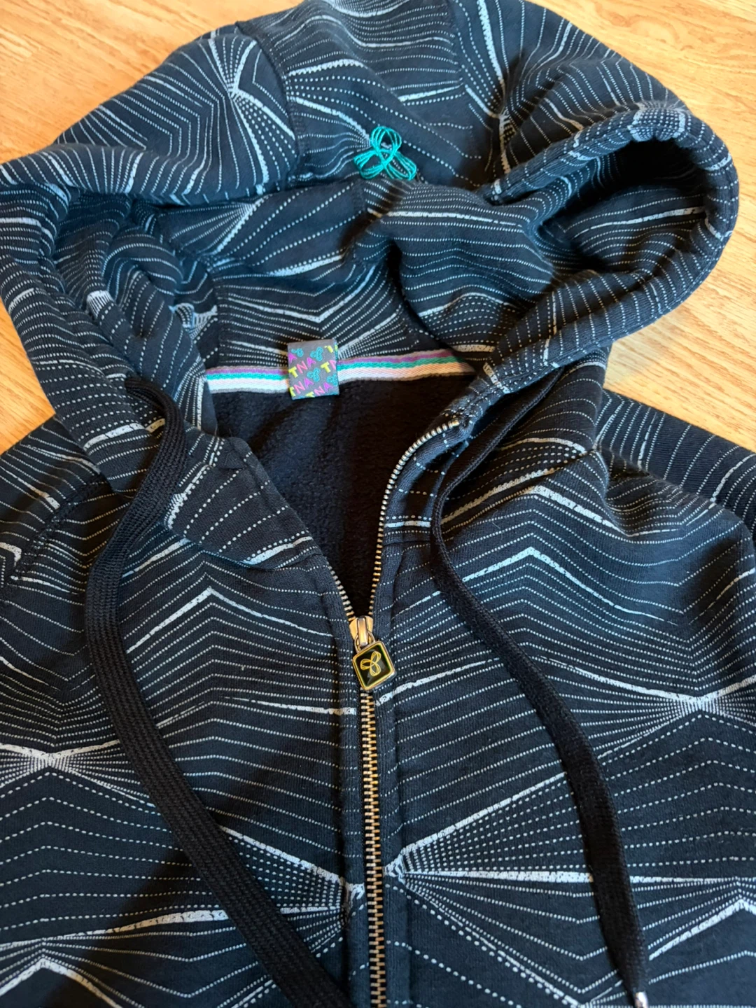 Aritzia TNA Black& White Graphic Geometric Zip-Up Hoodie - photo 4