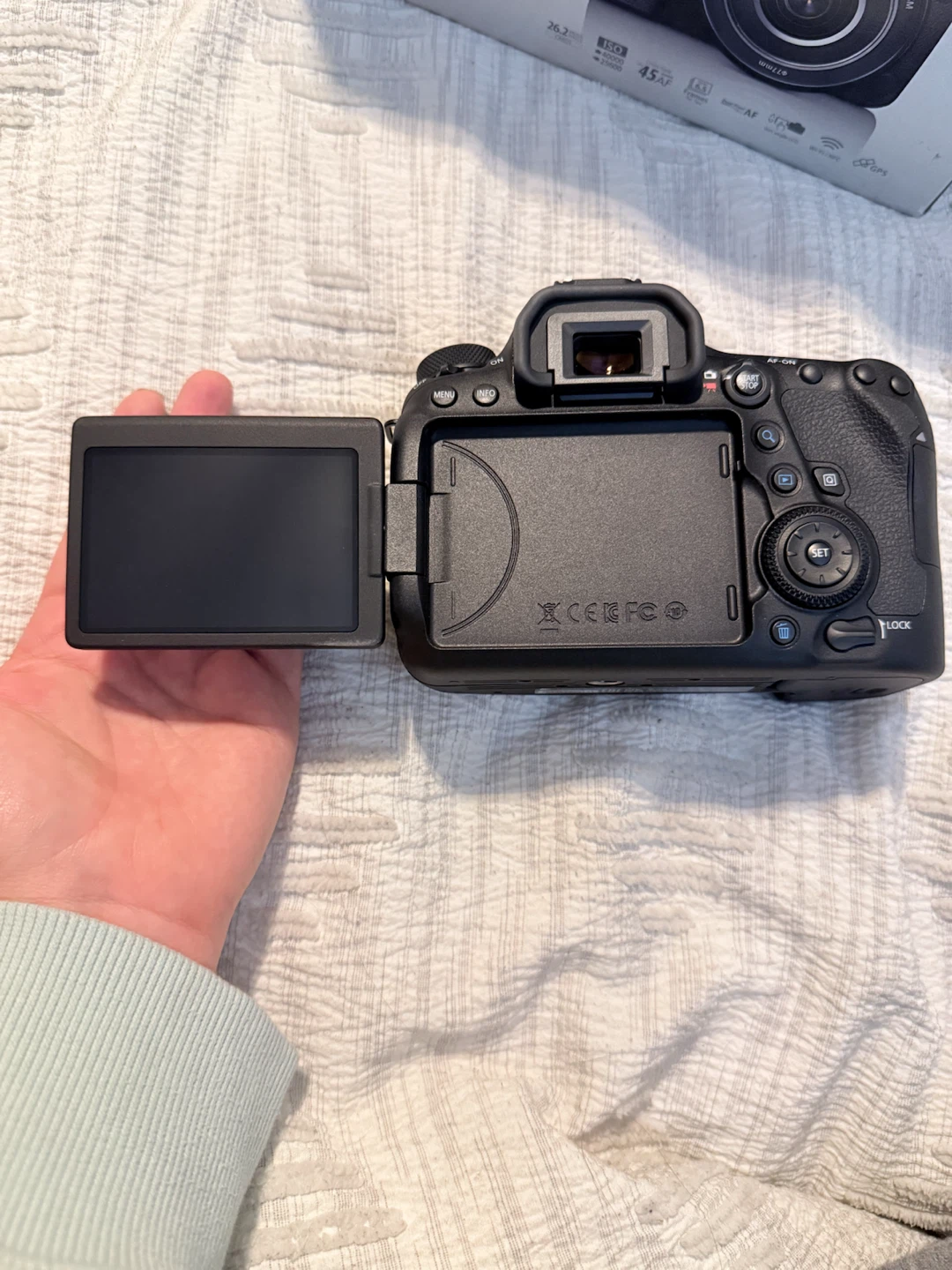 Canon EOS 6D Mark II DSLR Camera - photo 4