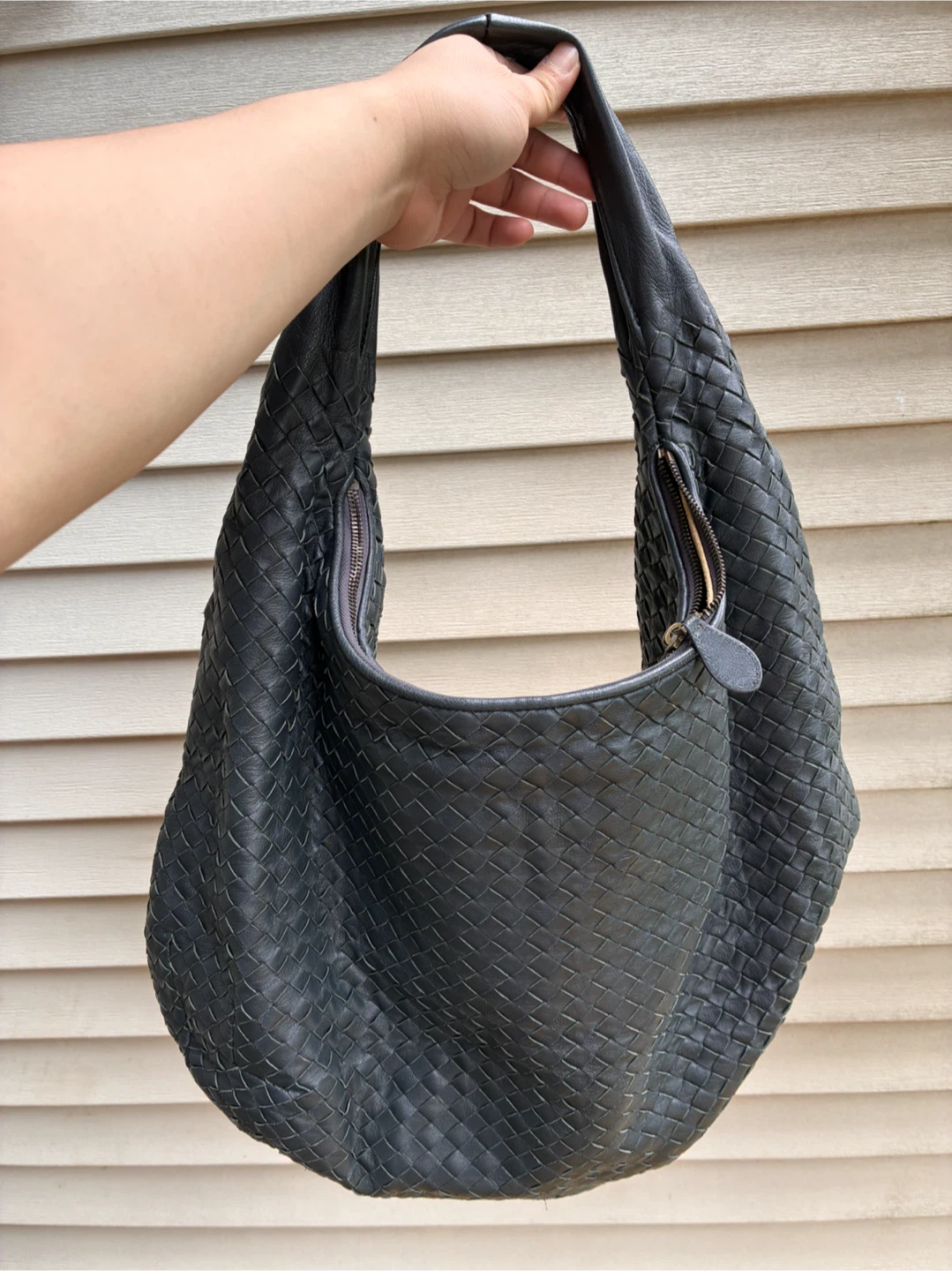 Weaved shoulder bag