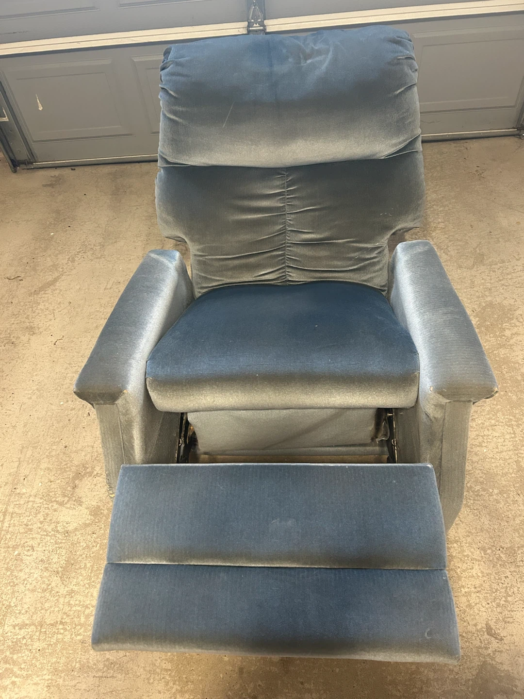 Sky Blue Velvet Manual Recliner Chair - photo 2