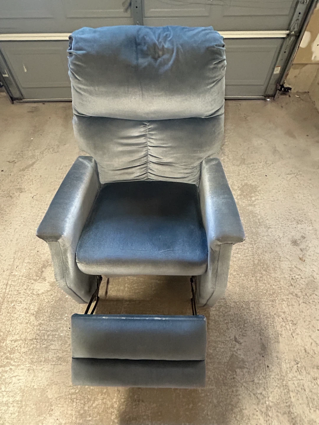 Sky Blue Velvet Manual Recliner Chair - photo 3