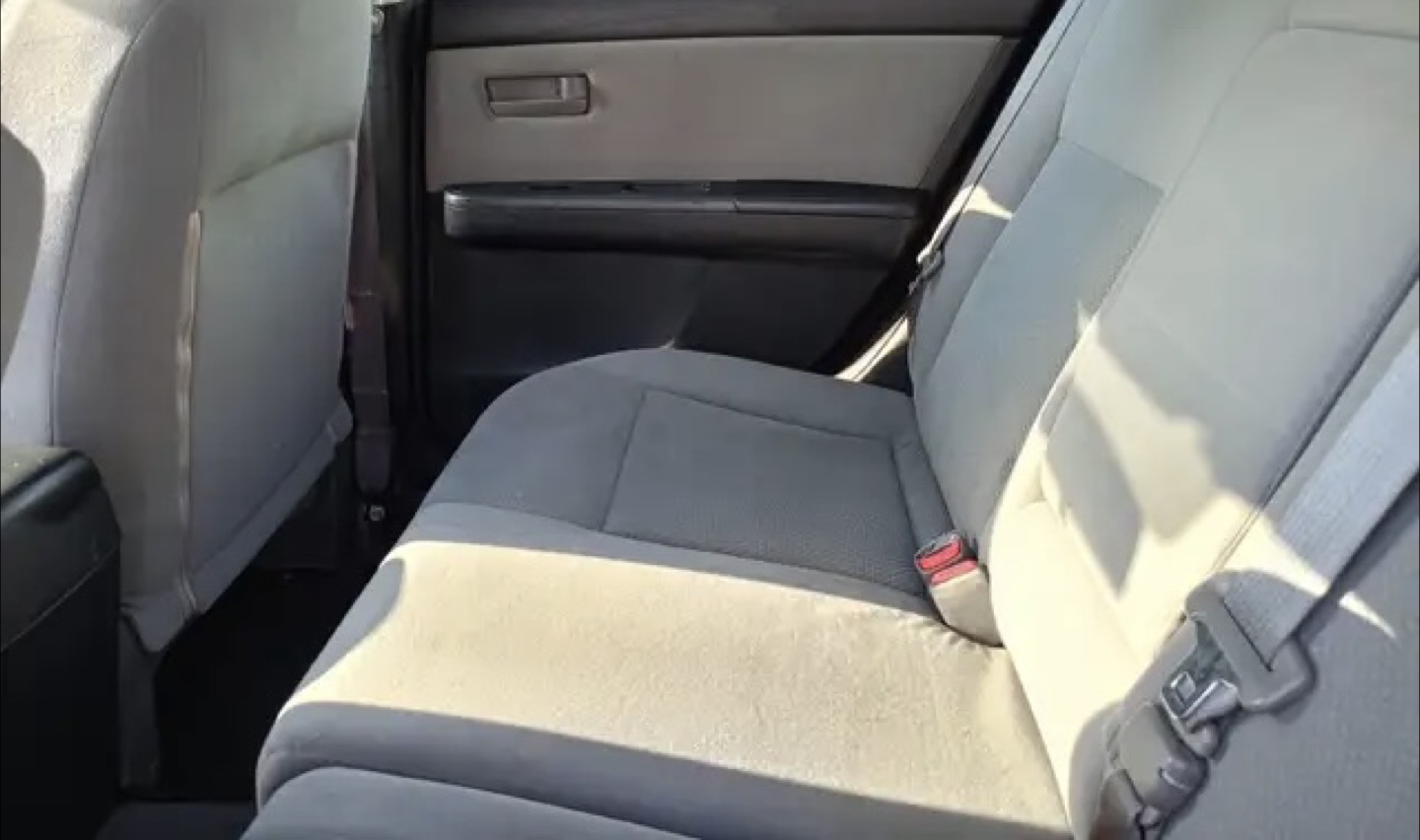 2011 Nissan Sentra, Driven 170K Kilometers. Automatic - photo 4