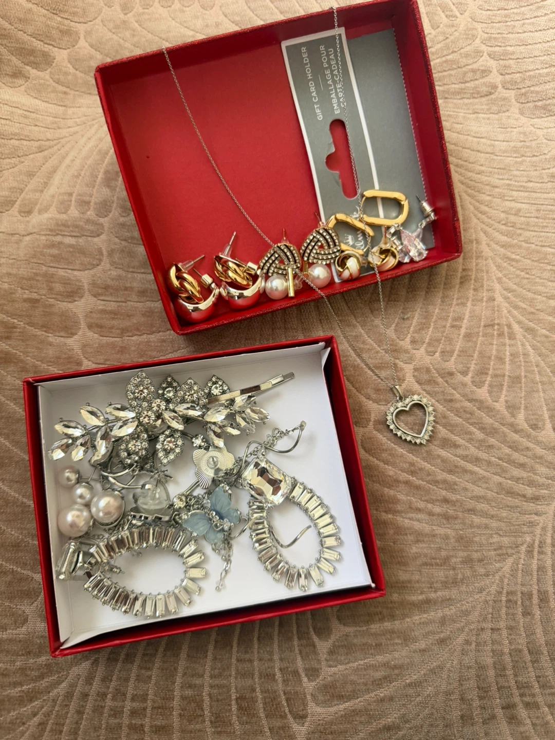 Assorted Women's Jewelry Set