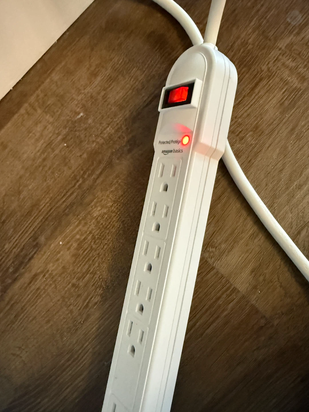 Amazon Basics 6-Outlet Surge Protector Power Strip - photo 4
