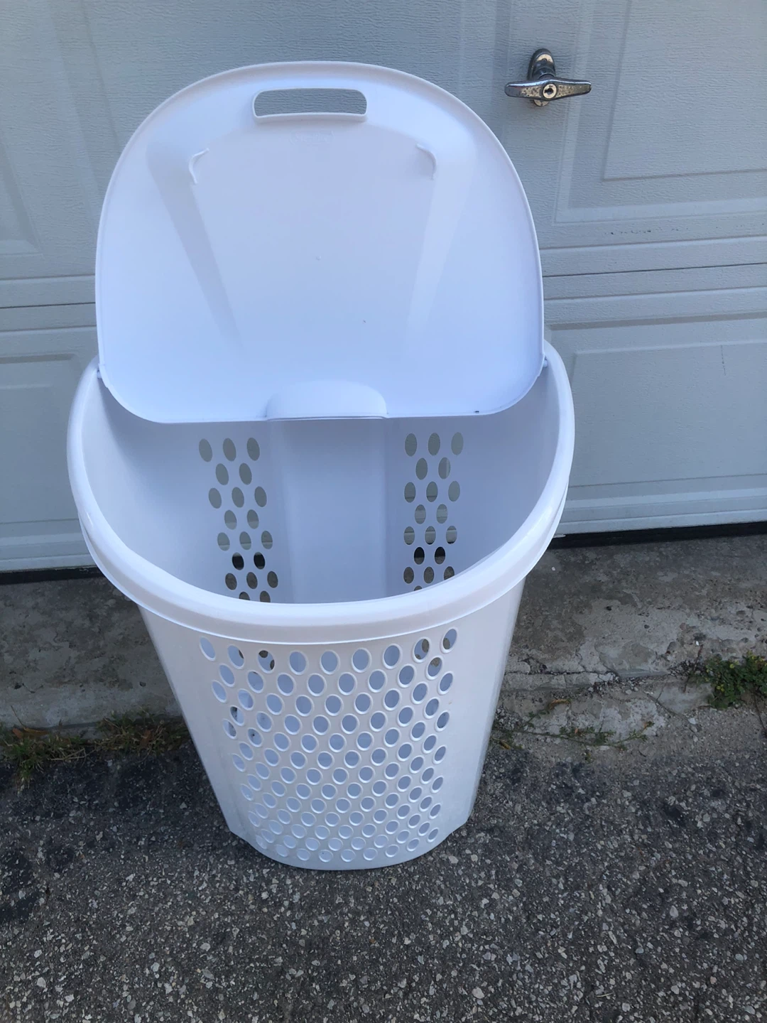 Ultra Wheeled Laundry Basket - photo 4