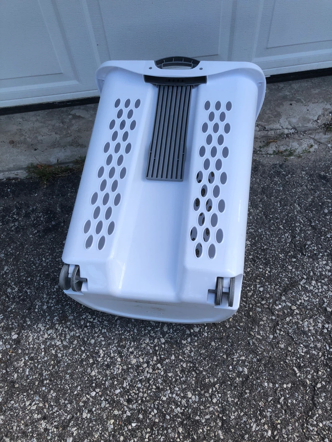 Ultra Wheeled Laundry Basket - photo 3