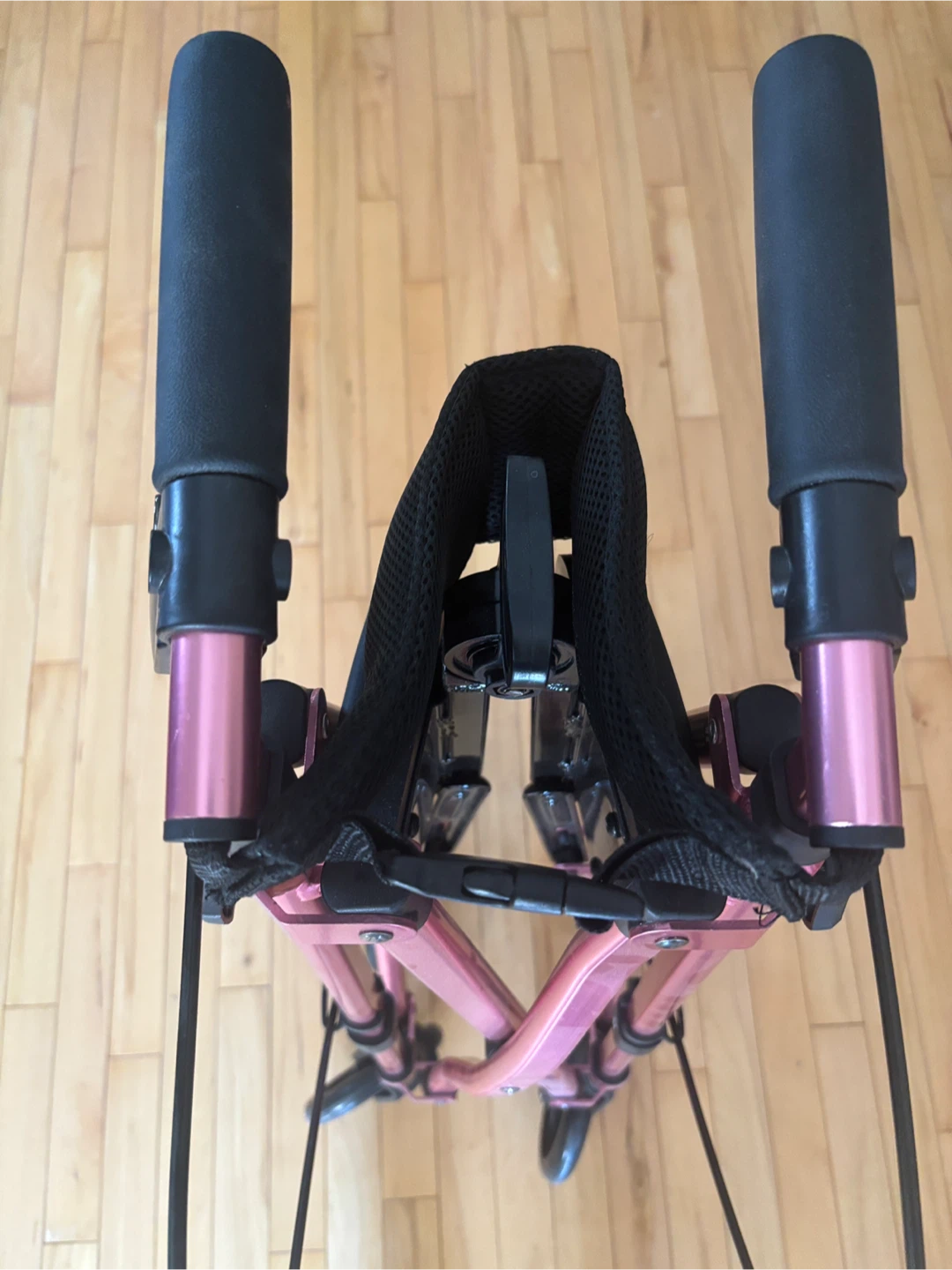 NEW compact walker with seat - photo 4